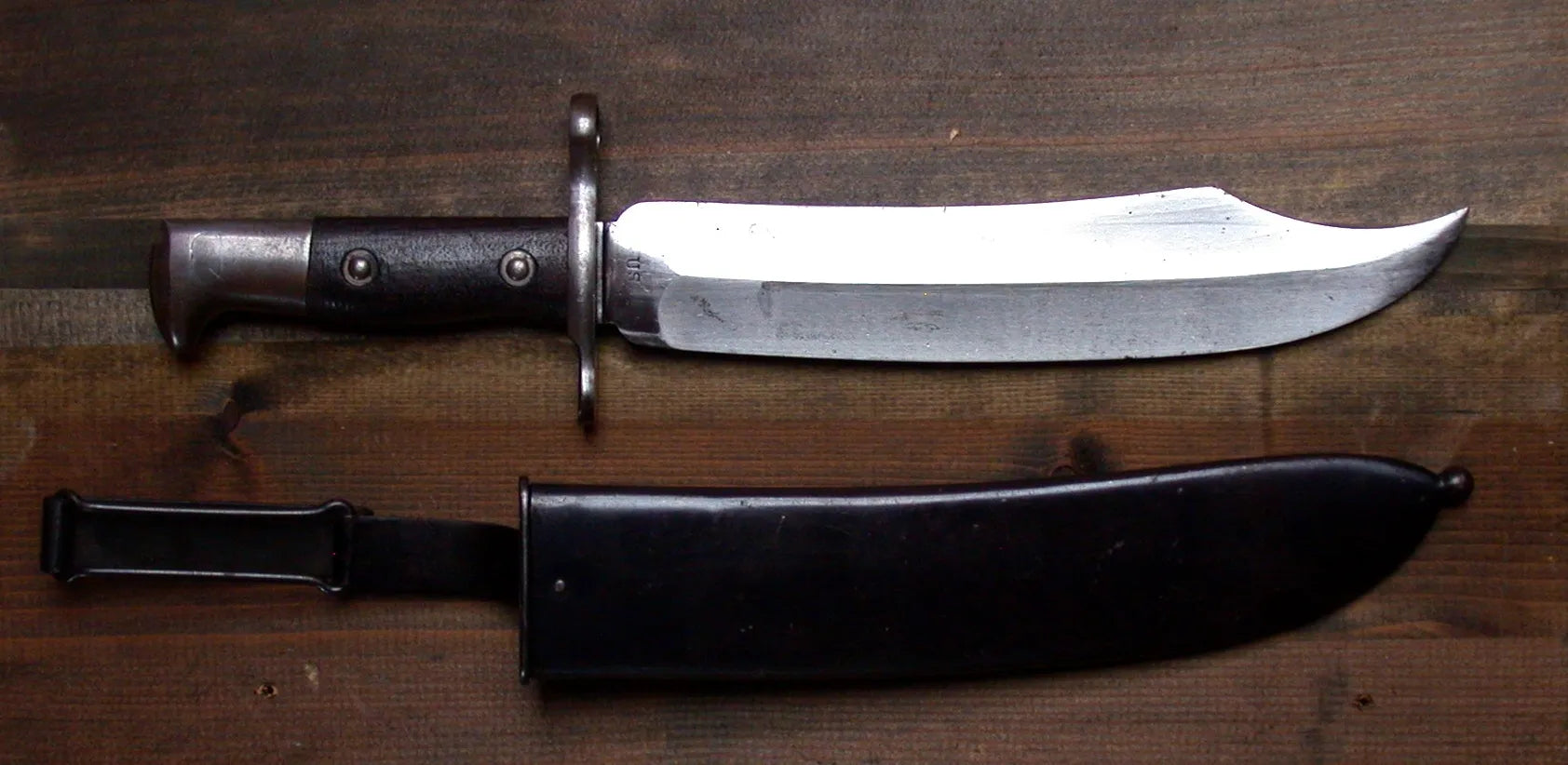 Are There Different Sizes of Bowie Knives?