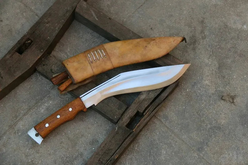 How to Use a Kukri Knife?