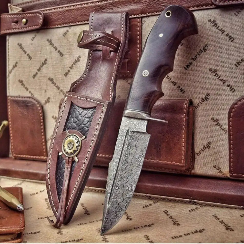 Walnut Knife Handle –  Damascus Hunting Bushcraft Knife