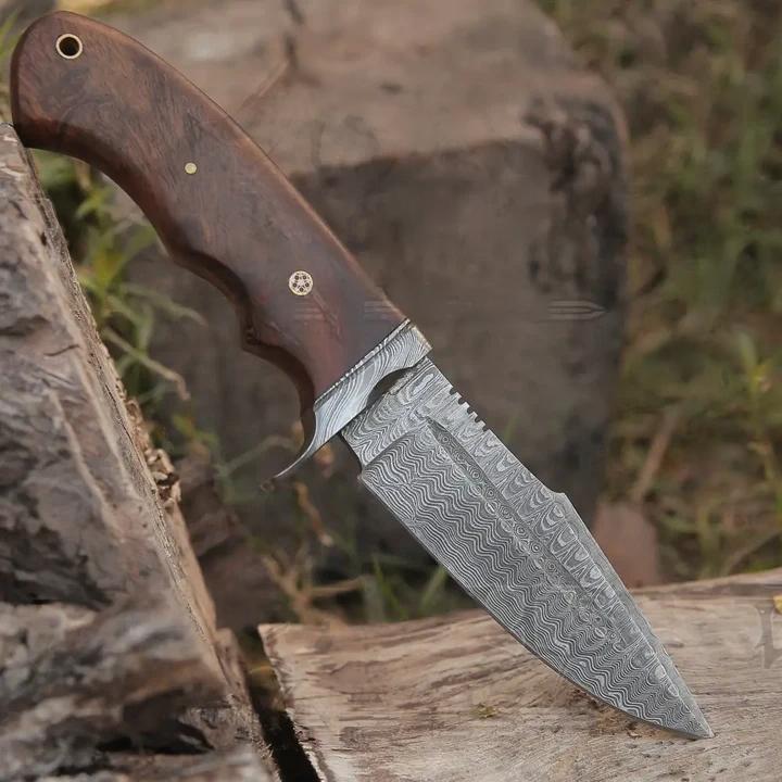 Walnut Knife Handle –  Damascus Hunting Bushcraft Knife